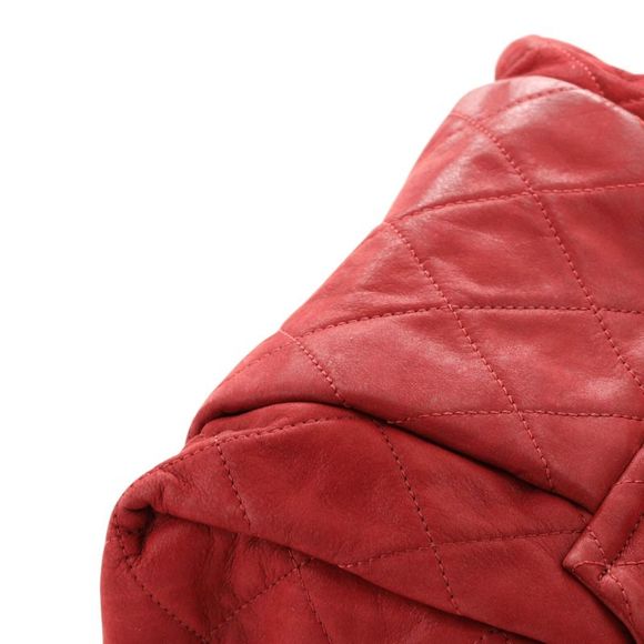 Chanel Chic Quilt Flap Bag Quilted Iridescent Calfskin Small Red - Picture 7 of 9